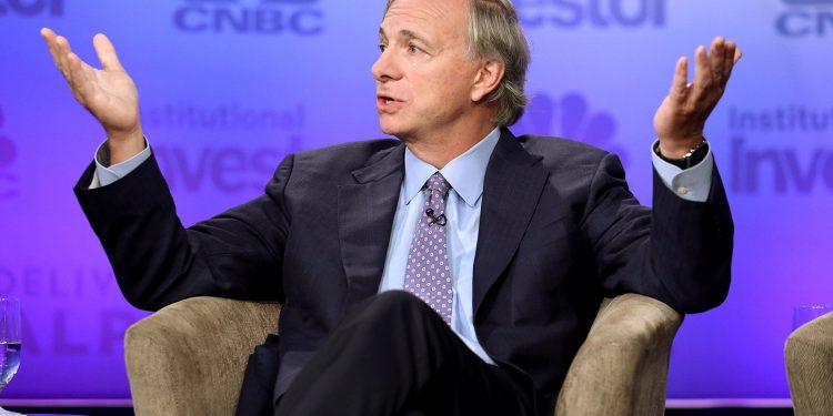 Ông trùm đầu cơ Ray Dalio: Tiền mặt không còn là kênh an toàn để trữ tài sản