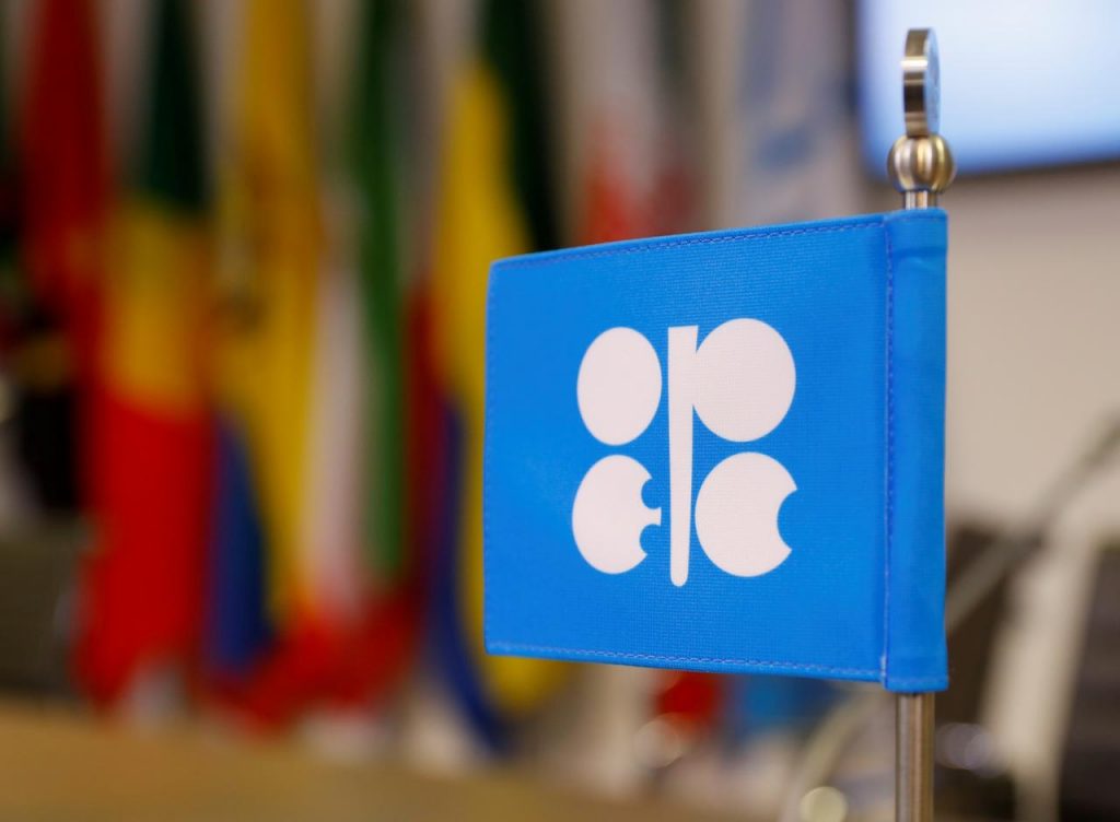 Đằng sau sự gia tăng sản lượng dầu bất ngờ của OPEC+