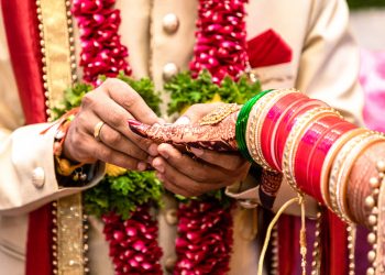 Cơn sốt đám cưới sau khi hạn chế đại dịch được nới lỏng đã thúc đẩy lượng vàng nhập khẩu của Ấn Độ đạt mức kỷ lục.