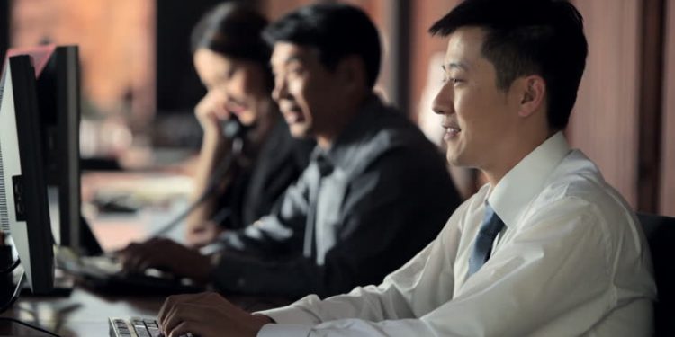 Mức lương của nhân viên cổ cồn trắng ở Mỹ tăng kỷ lục trong 20 năm