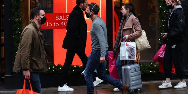 Nước Anh lần đầu tiên vượt quá 120.000 ca nhiễm Covid-19