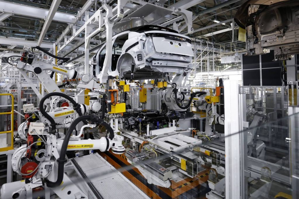 Tăng trưởng sản lượng công nghiệp của Nhật Bản trong tháng 11 được thúc đẩy bởi sản xuất ô tô, tăng 43,1% so với tháng trước