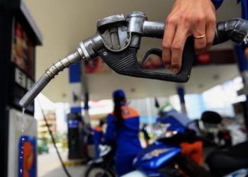 Giá xăng, dầu ngày 1/12 giảm hơn 1.000 đồng/lít