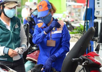 Giá xăng, dầu đồng loạt giảm mạnh, cao nhất 1.100 đồng/lít