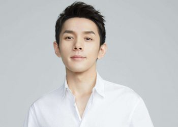 Lý do "ông hoàng son môi" Lý Giai Kỳ bị triệu tập