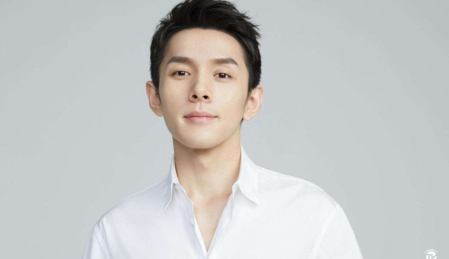 Lý do "ông hoàng son môi" Lý Giai Kỳ bị triệu tập