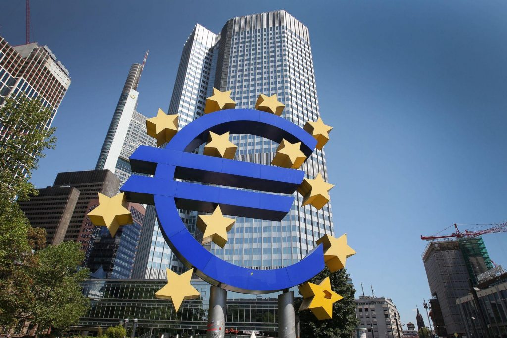 Ngân hàng Trung ương châu Âu (ECB) giữ nguyên lãi suất, tiếp tục giảm mua trái phiếu