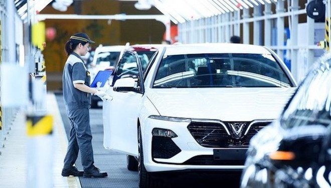 Ngày đầu giảm phí trước bạ, lượng ô tô đăng ký tăng gấp 10 lần