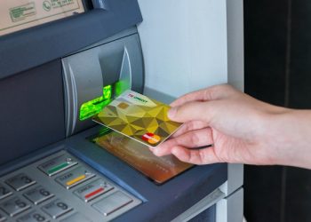 ViMoney: Có nên rút tiền mặt từ thẻ tín dụng cho các khoản chi tiêu cuối năm không?