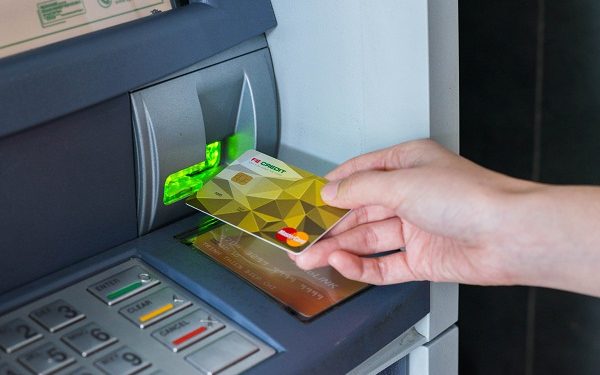 ViMoney: Có nên rút tiền mặt từ thẻ tín dụng cho các khoản chi tiêu cuối năm không?