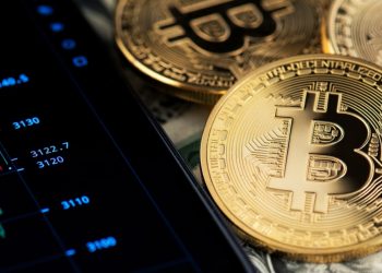 Bitcoin “chìm nổi” với chứng khoán Mỹ