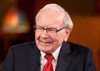 Mua và giữ cổ phiếu Apple suốt 5 năm, Warren Buffett lãi ngay 120 tỷ USD.