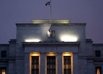 Chứng khoán Mỹ lao dốc, Fed sẽ “mềm lòng”?