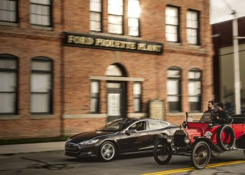 Ford đánh bại Tesla để trở thành cổ phiếu tăng trưởng hàng đầu của ngành công nghiệp ô tô năm 2021