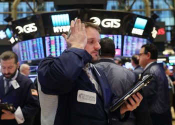 Đằng sau sự hỗn loạn của chứng khoán Mỹ: Các nhà đầu tư đang nhanh chóng “quay xe”