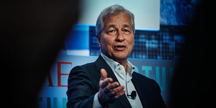 CEO JPMorgan Chase: Fed có thể thực hiện 6-7 đợt tăng lãi suất trong năm!