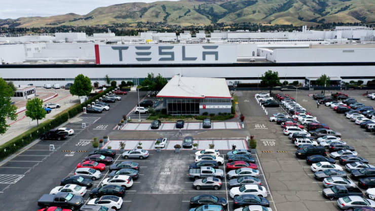 Giá trị thị trường của Tesla bốc hơi hơn 100 tỷ USD