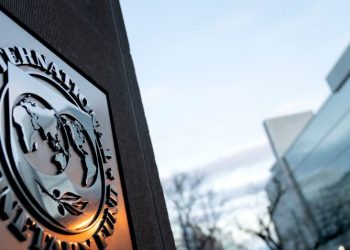 Dịch bệnh, lạm phát và biến động thị trường lên đến đỉnh điểm, IMF hạ dự báo tăng trưởng kinh tế toàn cầu