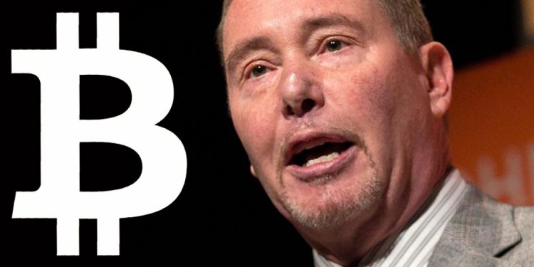 Tỷ phú 'Vua trái phiếu' Jeff Gundlach cảnh báo suy thoái, và Bitcoin đang được định giá quá cao.