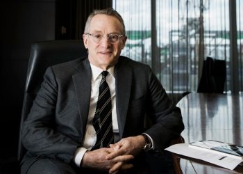 Nhà đồng sáng lập Oaktree Capital: Nợ thả nổi và bất động sản có thể chống lại lạm phát