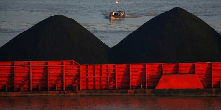 Philippines đề nghị Indonesia dỡ bỏ lệnh cấm xuất khẩu than đá