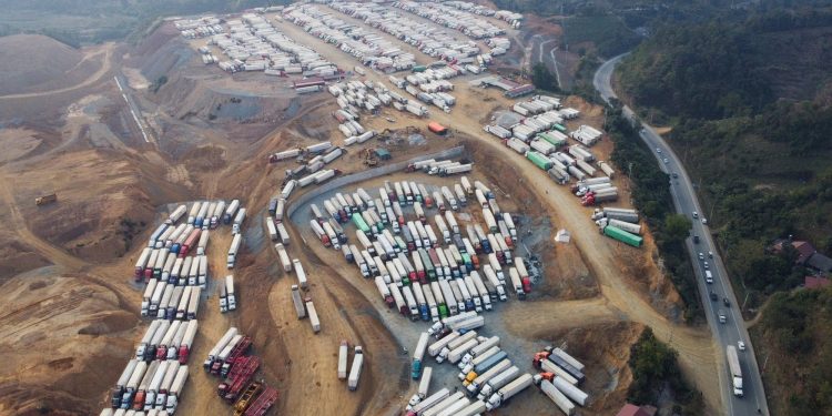 Trên 2.400 container ùn ứ tại cửa khẩu, Lạng Sơn tiếp tục khuyến cáo