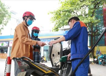 Giá xăng, dầu ngày 1/12 giảm hơn 1.000 đồng/lít