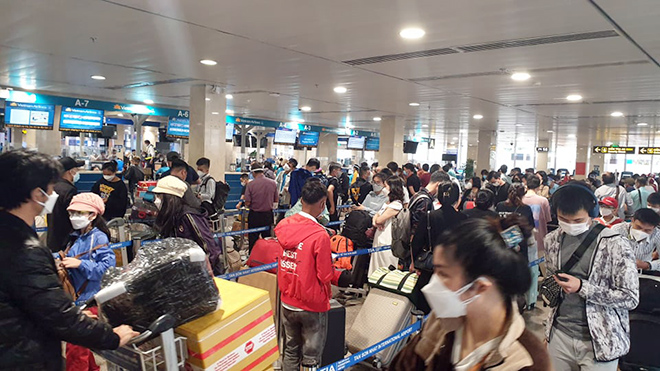 Sân bay Tân Sơn Nhất vận chuyển khoảng 72.000 người hôm nay