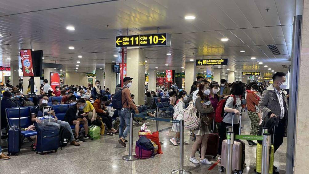 vimoney: Sân bay Tân Sơn Nhất vận chuyển khoảng 72.000 người hôm nay