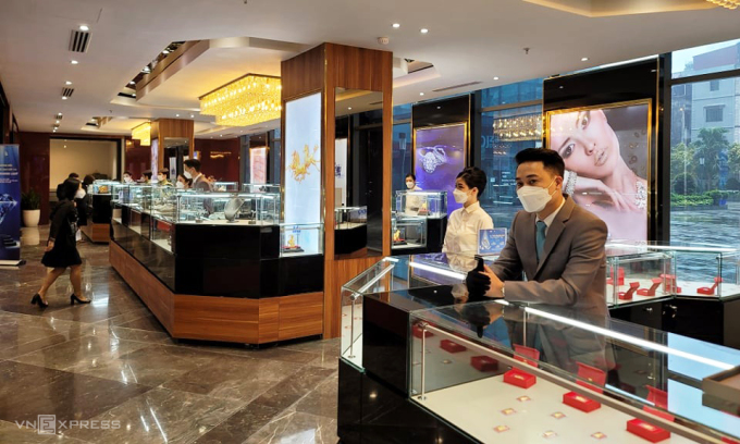 vimoney: Tập đoàn FLC của ông Trịnh Văn Quyết bán vàng, trang sức