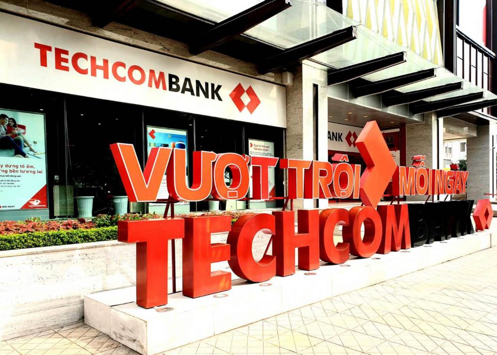 Techcombank báo lợi nhuận tỷ USD năm 2021