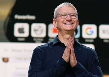 Thu nhập của Tim Cook năm 2021 là gần 100 triệu USD