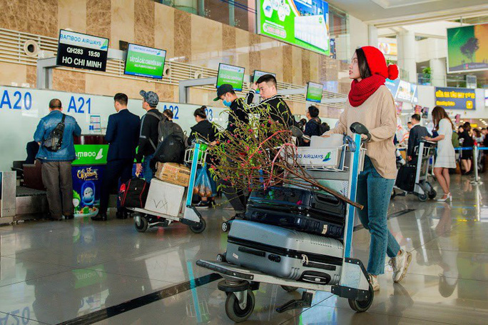 Vimoney: Vietnam Airlines buôn hoa Tết 2022