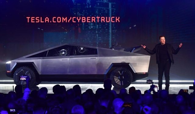 ViMoney: Tesla cho khách "leo cây" 2 năm khi đặt cọc mua xe bán tải điện Cybertruck