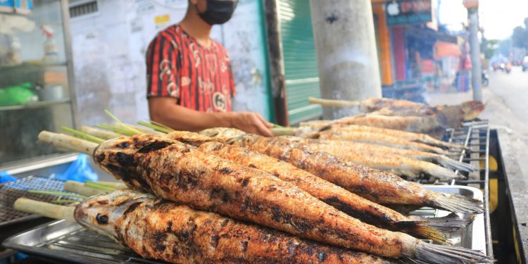 Ngày vía Thần Tài - Tại sao lại cúng cá lóc nướng vào ngày này?