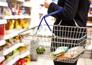 Lạm phát tồi tệ như thế nào? 4,7 triệu người Anh vật lộn với bữa ăn khi giá lương thực tăng cao