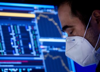 Căng thẳng địa chính trị Ukraine đẩy S&P 500 vào vùng điều chỉnh, thị trường chứng khoán Mỹ giảm sâu