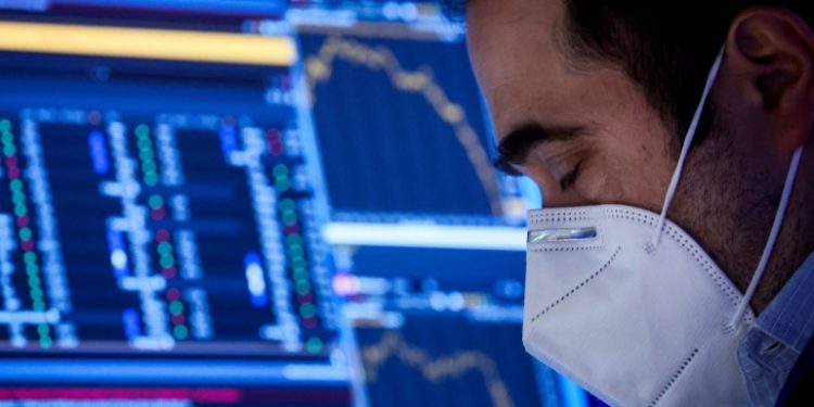 Căng thẳng địa chính trị Ukraine đẩy S&P 500 vào vùng điều chỉnh, thị trường chứng khoán Mỹ giảm sâu