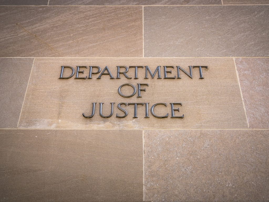 Cuộc đàn áp mạnh mẽ của Bộ Tư pháp Mỹ đối với hành vi bán khống