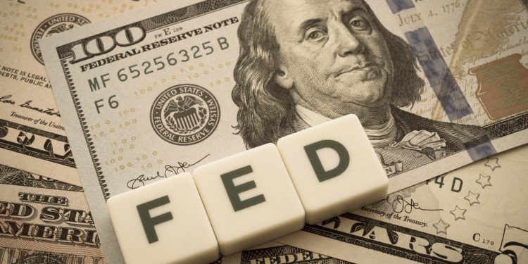 Fed chính thức cấm quan chức giao dịch chứng khoán và tiền mã hóa