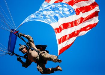 Lần đầu tiên, Goldman Sachs cảnh báo bước đi quyết liệt trong chính sách của Fed có thể khó “hạ cánh an toàn”