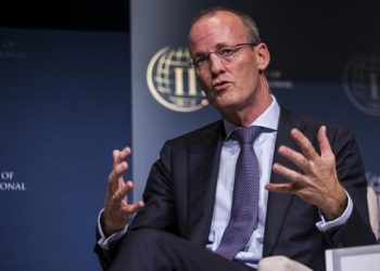 Giám đốc ngân hàng trung ương Hà Lan kêu gọi Châu Âu tăng lãi suất trong tháng 10