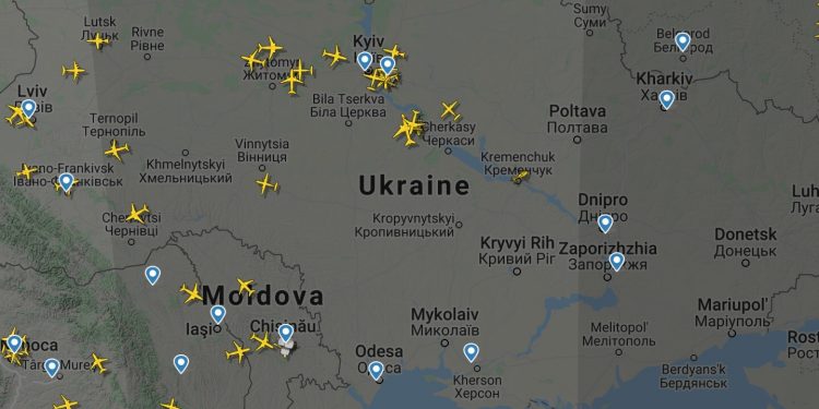 Lo sợ chiến sự bùng nổ, giới nhà giàu Ukraine nhanh chân tháo chạy khỏi đất nước!