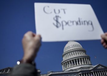 Nợ nần chồng chất! Nợ của Mỹ lần đầu tiên vượt mốc 30 nghìn tỷ USD