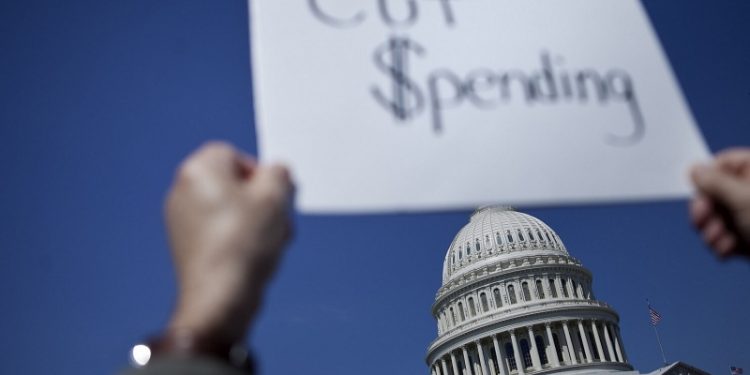 Nợ nần chồng chất! Nợ của Mỹ lần đầu tiên vượt mốc 30 nghìn tỷ USD