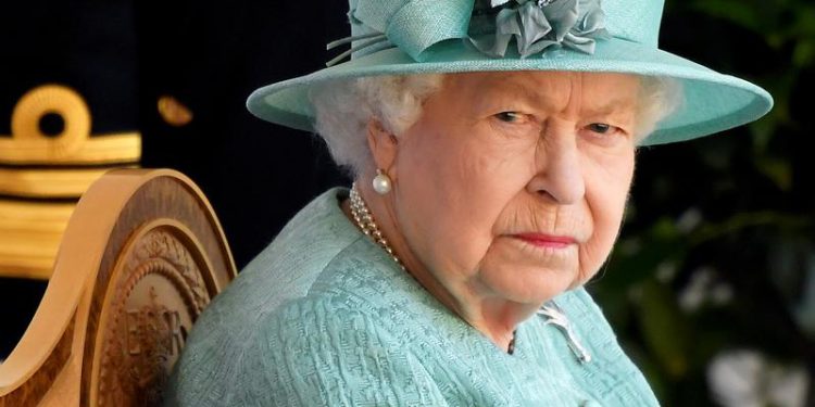 Nữ hoàng Anh dương tính với COVID-19, nước Anh dự kiến dỡ bỏ mọi hạn chế phòng dịch