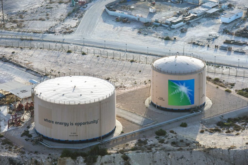 Saudi Aramco: Nhu cầu dầu vẫn tăng, cổ phiếu đạt mức cao kỷ lục