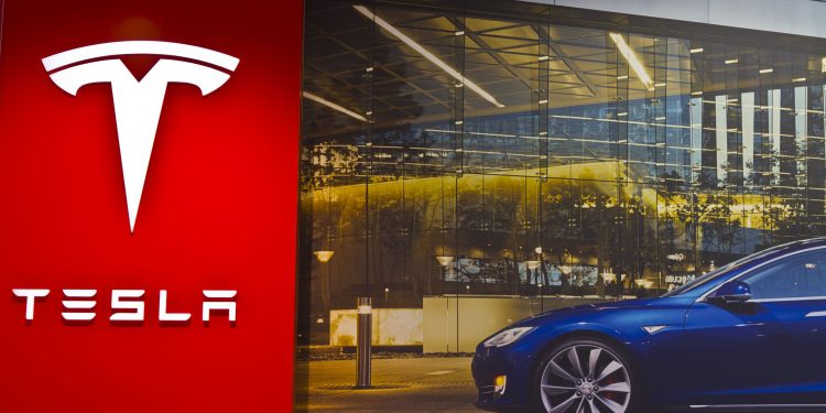 ViMoney: Điểm tin đầu giờ 22/2: Đọc gì trước giờ giao dịch - Tesla và GM tham gia bảo hiểm ô tô, trò chơi lớn đang đến?
