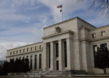 Tình hình ở Nga và Ukraine ảnh hưởng đến chính sách tiền tệ của Fed như thế nào?