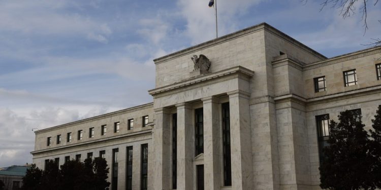 Tình hình ở Nga và Ukraine ảnh hưởng đến chính sách tiền tệ của Fed như thế nào?